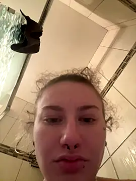 sluttysmiley's cam snapshot