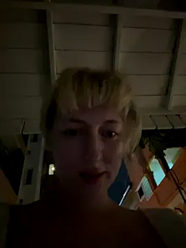 RonnieKiss live sex cam