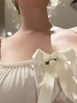 RonnieKiss live sex cam