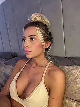 MaisieMae's cam snapshot