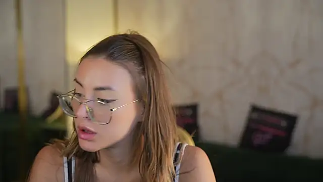 Luna_secretgirl's cam snapshot