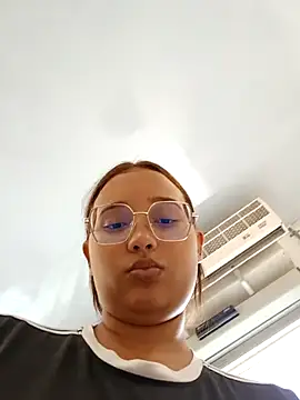 young_dairy01's cam snapshot