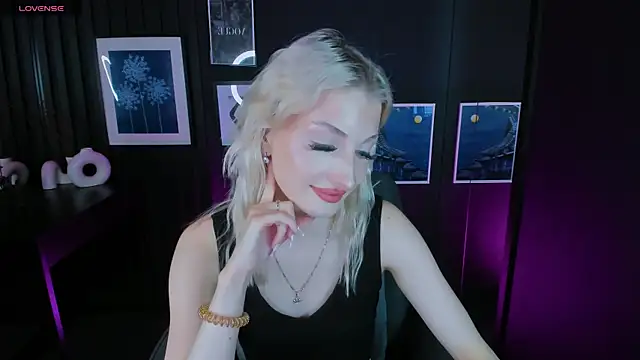 Anora_Less's cam snapshot