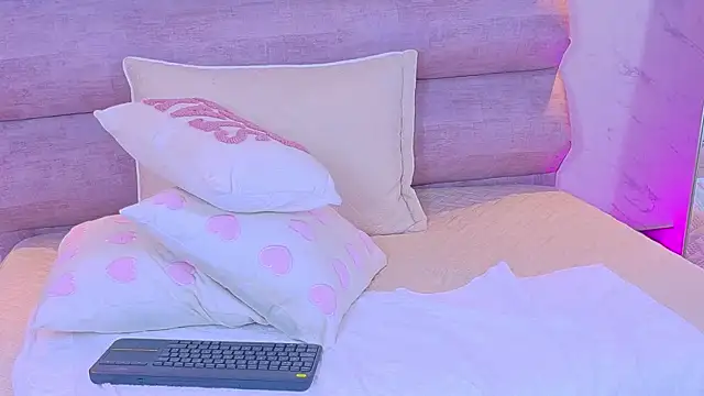 Mia_Cullen's cam snapshot