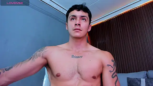 Leo_santoro's cam snapshot