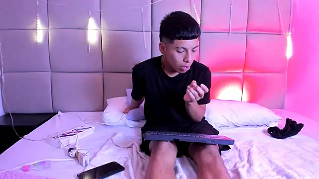 little_kris1's cam snapshot