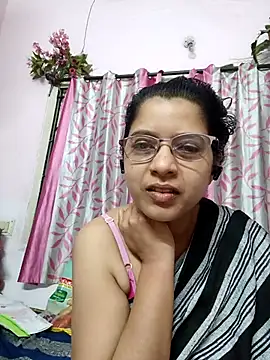 thanusi_2's cam snapshot