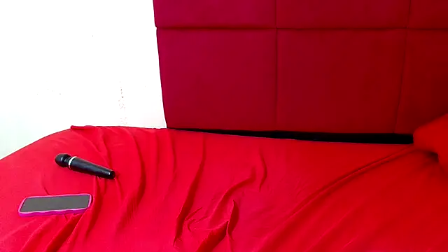 HugeTitisxx's cam snapshot