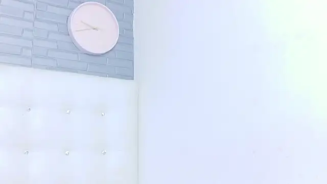 Hungry_pussy18's cam snapshot