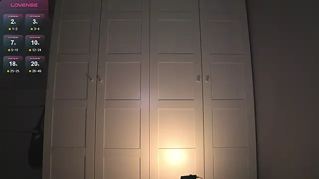 -JuicyMolly-'s cam snapshot