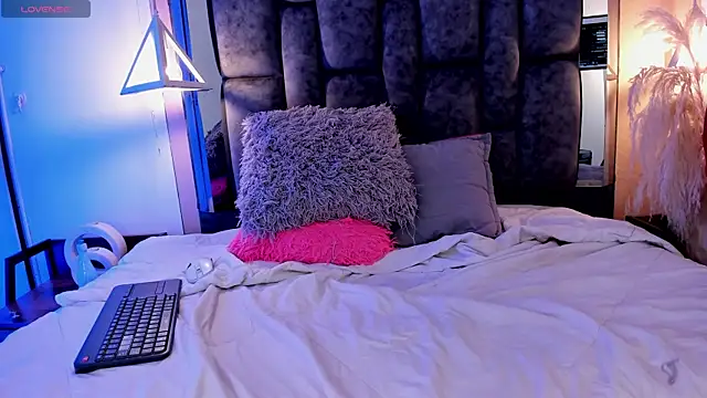 AngelaMiller_'s cam snapshot