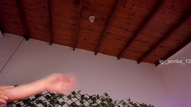 annie_barozzi's cam snapshot