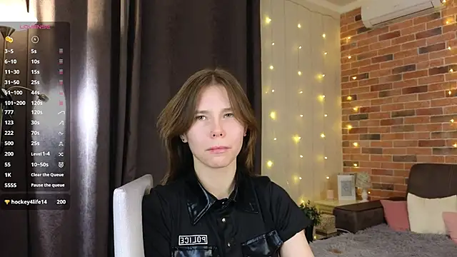 EmiliDen live sex cam