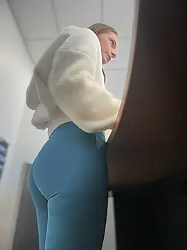 PrettiPluto's cam snapshot