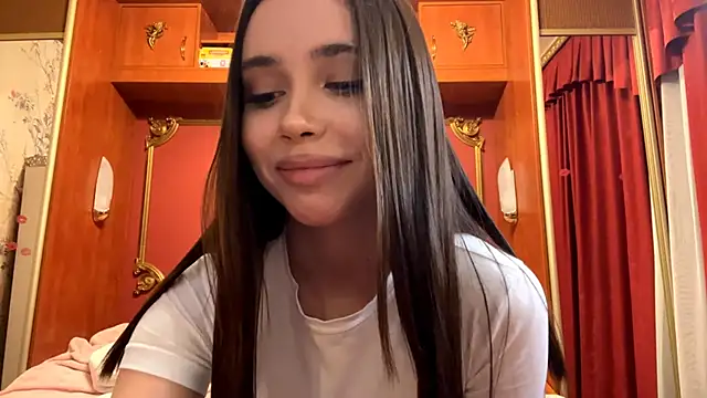 LauraMystiq's cam snapshot