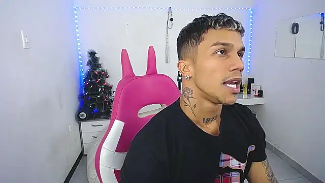 Leonard_Price live sex cam