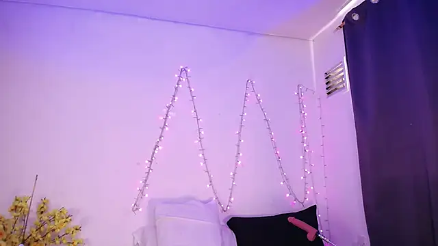 Nicol_Love0's cam snapshot