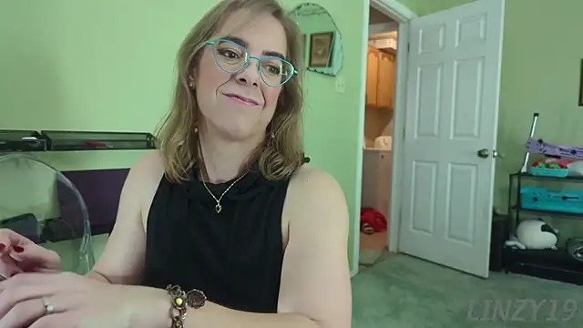 Linzy_19's cam snapshot