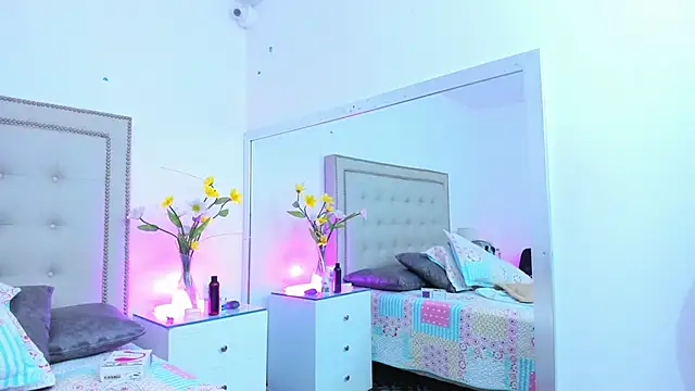 Emilysweet2's cam snapshot