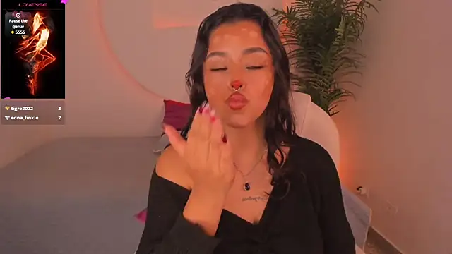 Ariana_Pierce's cam snapshot