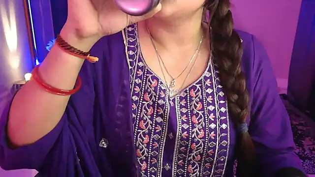 Mitikaa live sex cam