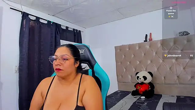 lulu_parker's cam snapshot