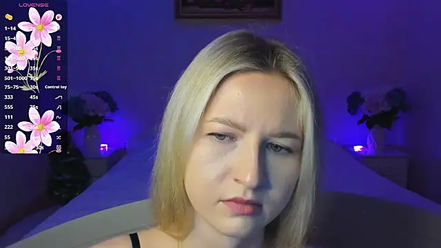 Julie_Blaze's cam snapshot