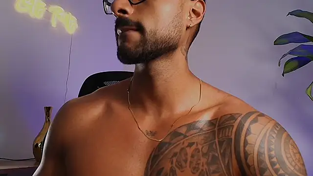 LiamGarcia1 live sex cam