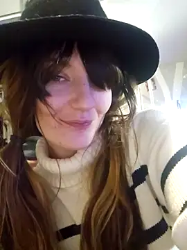 YourFavCanadianMILF's cam snapshot