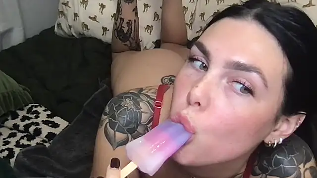 stacywithu's cam snapshot