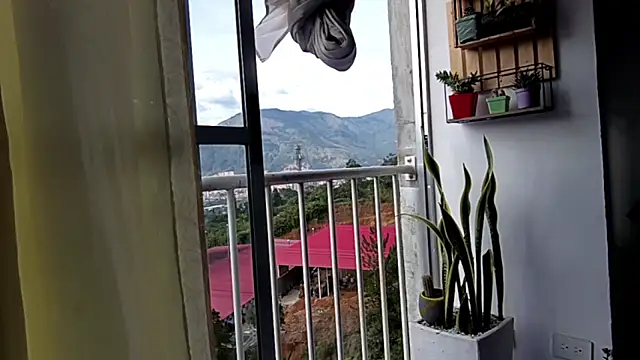 Adam_Valenciia live sex cam