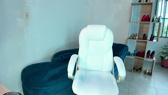 MissRhodes1's cam snapshot