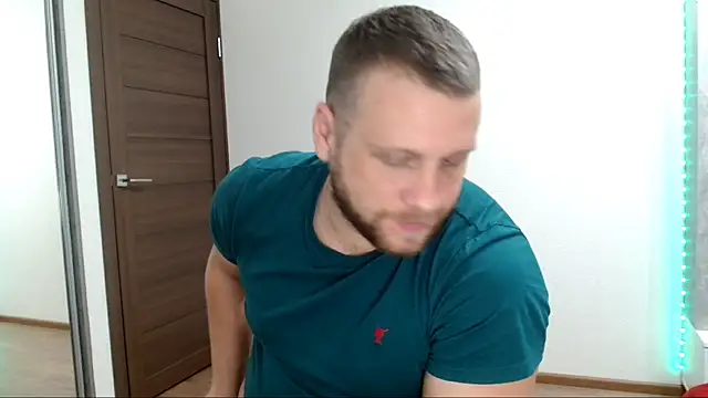 B-L-O-N-D's cam snapshot