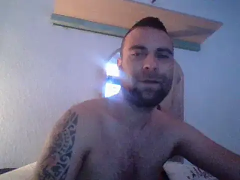 strapabiro's cam snapshot