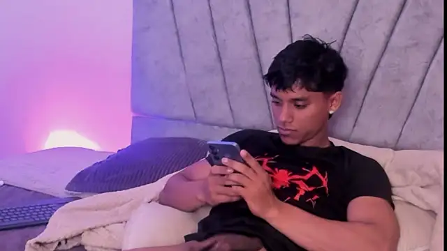 ZYZZ1312 live sex cam