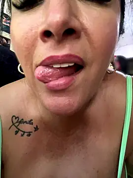 Milk_chloe live sex cam