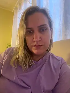 Bia_sexynovaes live sex cam