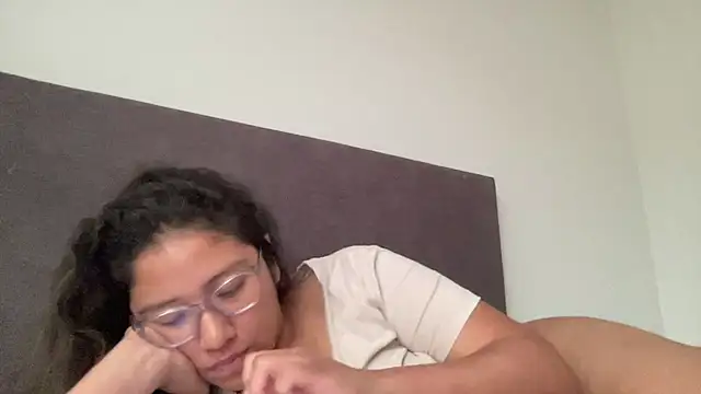 Kmiii21 live sex cam