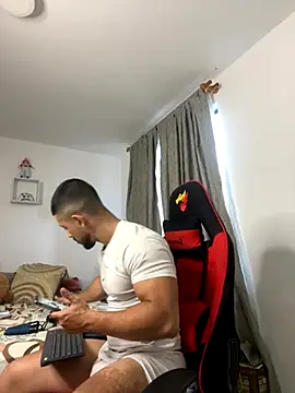 Ezzio_Scolaro live sex cam