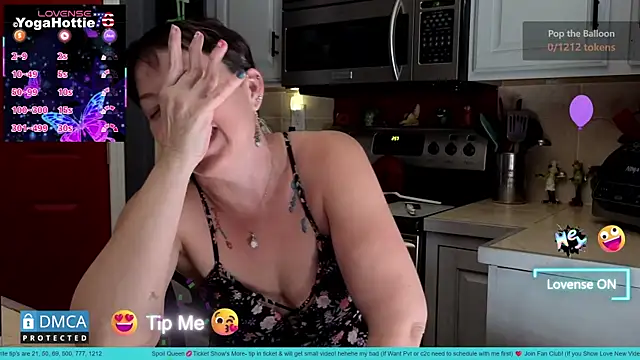 YogaHottie76's cam snapshot