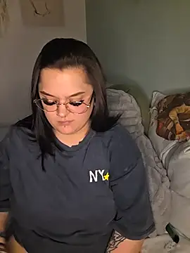 Saucy-Serenity live sex cam