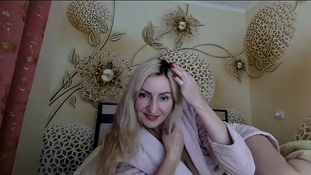 Yourrealgirl's cam snapshot