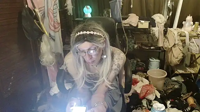 Ombeline1 live sex cam