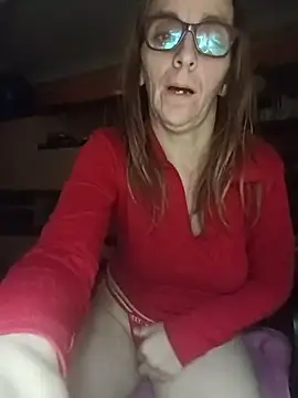 Dettybitch40 live sex cam