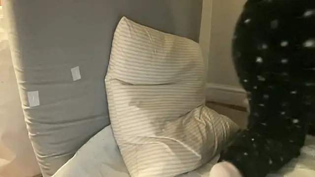 ijustturned18today's cam snapshot