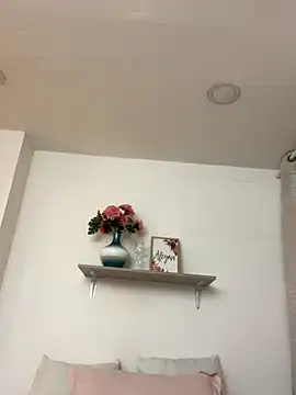 LauraRaider live sex cam