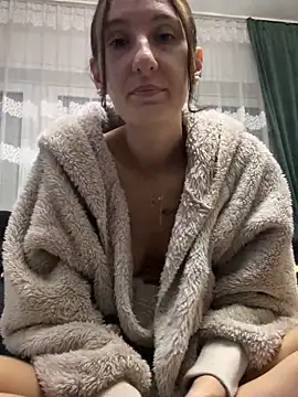 Emilia_Mausi's cam snapshot