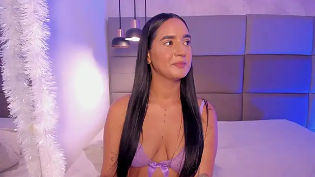 Emily_luve's cam snapshot