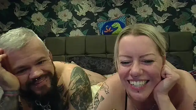 trans_man_and_his_dom's cam snapshot