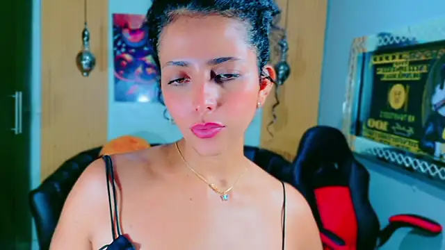 Nayla_Morel's cam snapshot